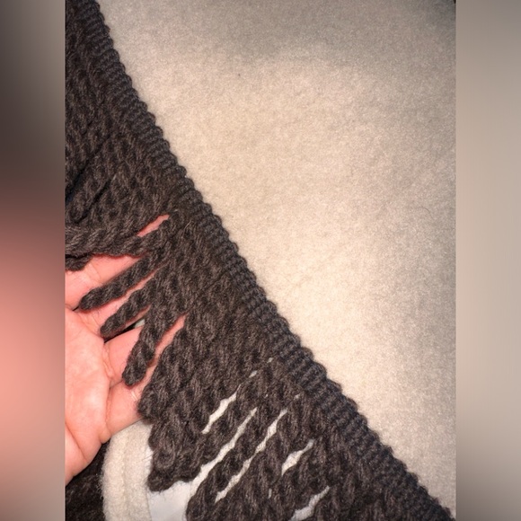 1970s Fringed Embroidered Cape in wool by A.S Evebofoss. - Picture 6 of 15